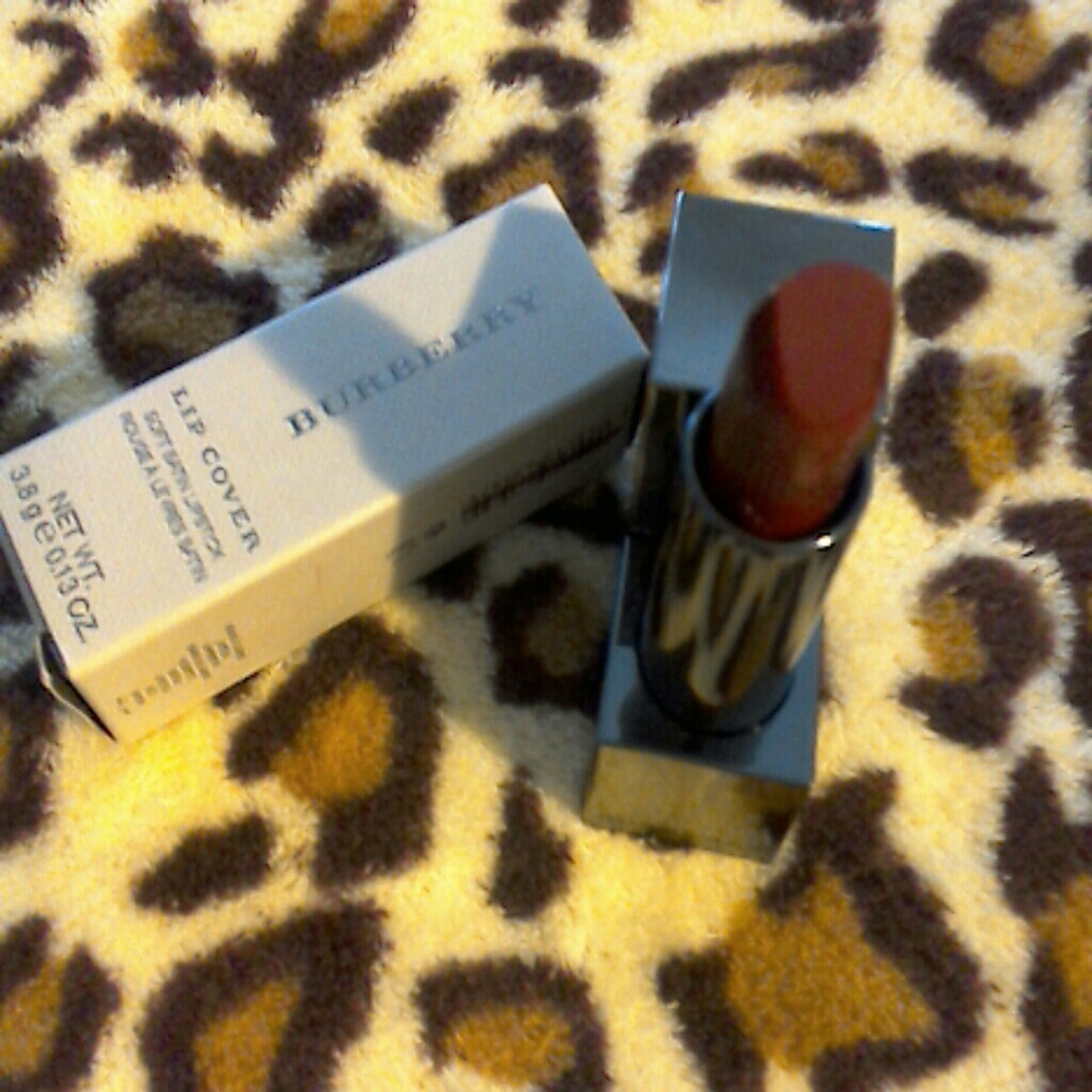 Burberry Lip Cover - Picture 2 of 4